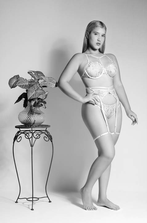 Modelo: Sabrina Freitas
Fotógrafo Vitor Mereu
(01)'