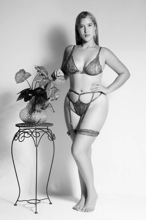 Modelo: Sabrina Freitas
Fotógrafo Vitor Mereu
(06)'