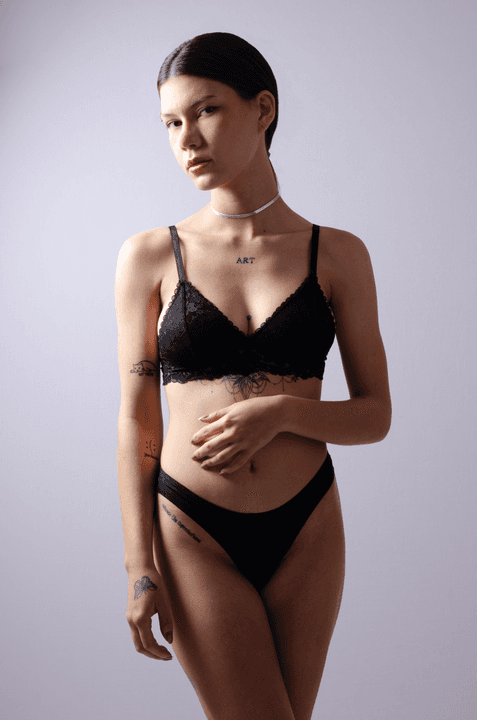 Modelo: Brenda Alana
Fotógrafo: Vitor Mereu
(02)'