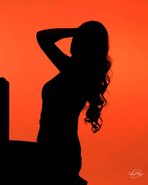 Ensaio feminino em estúdio luz criativa
'