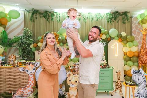 Brincadeira feliz aniversário 1 aninho lucca'