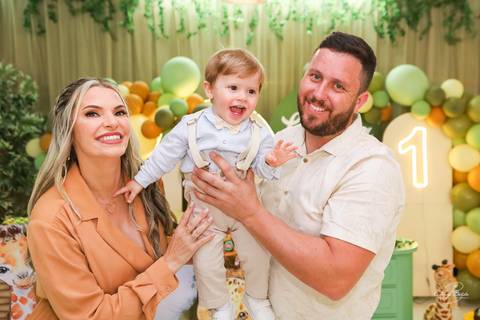 Brincadeira feliz aniversário 1 aninho lucca
'