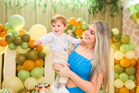 Brincadeira feliz aniversário 1 aninho lucca e sua dinda
'