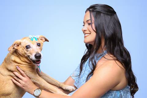 carinho da Ana com seu pet'