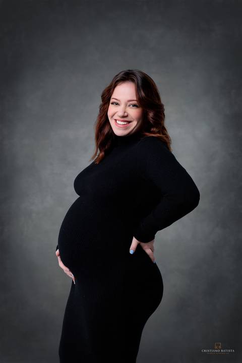 Foto de gestante em estúdio'