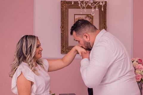 Entre a assinatura no cartório e o vento do mar, nasceu um álbum cheio de emoção na Ponte dos Ingleses.'