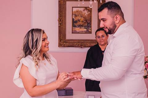 O casamento civil marcou o início, e a Ponte dos Ingleses completou a narrativa com seu pôr do sol mágico.'