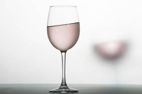 Fotografia de autor estúdio copo de vinho fotógrafo de produtos Braga Barcelos Guimarães Porto  fotografos em braga para batizados '