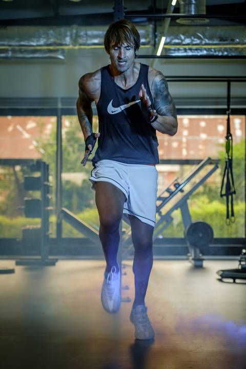 Fotógrafo de editorial moda produto Braga Porto Guimarães Barcelos Aluguel estudio fotografia braga Famalicão fotografo Braga Fotografo Nike ginásio roupa de treino esporte fotógrafo desporto atleta '