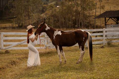 fotogravidanocampo-fotogravidacomcavalo-fotogravidanaserra-posedegravida-fotoflorianopolis'