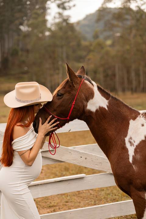 fotogravidanocampo-fotogravidacomcavalo-fotogravidanaserra-posedegravida-fotoflorianopolis'