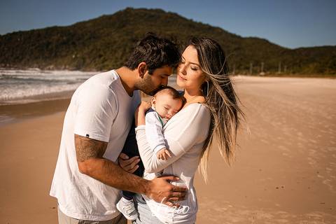 fotosfamilia, fotosnapraia, fotoscampo, fotosfamiliapaisagem, criancanapraia, fotografoflorianopolis, fotografoflorianopolisnapraia, fotosemfloripa, fotofamiliafloripa'
