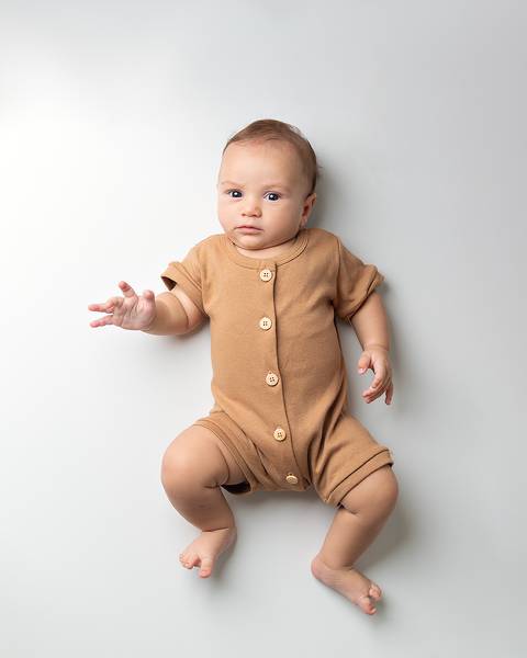 Ensaio de Acompanhamento infantil em estúdio Amoradia Foto em Natal/RN'