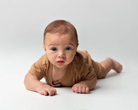 Ensaio de Acompanhamento infantil em estúdio Amoradia Foto em Natal/RN'