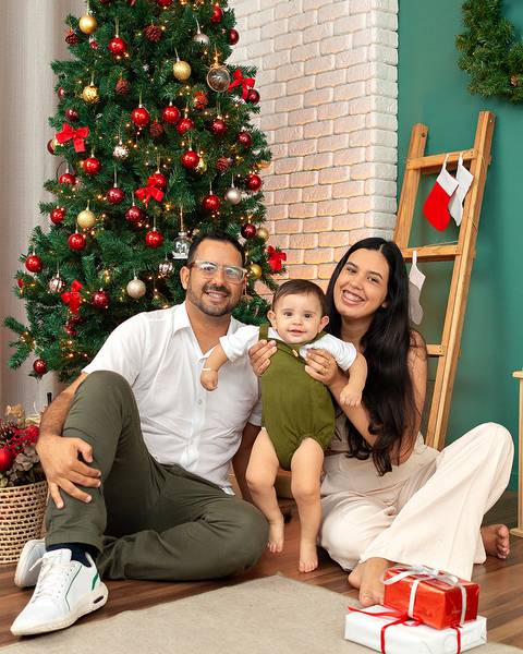 Especial de Natal em estúdio fotográfico Amoradia Foto em Natal RN. Fotos de bebê com a família no Natal'
