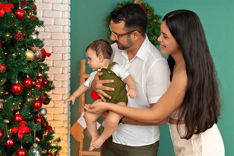 Especial de Natal em estúdio fotográfico Amoradia Foto em Natal RN. Fotos de bebê com a família no Natal'