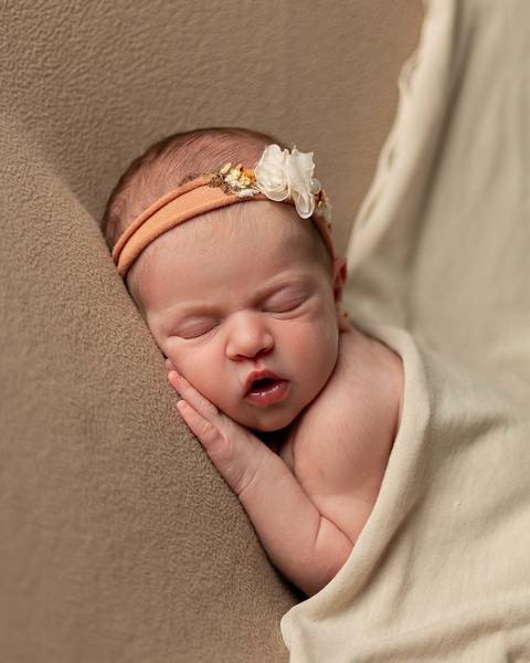 Bebê recém-nascida em ensaio Newborn'