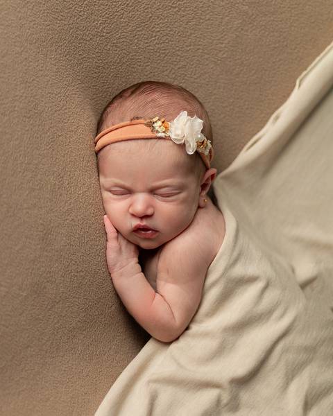 Bebê recém-nascida em ensaio Newborn'