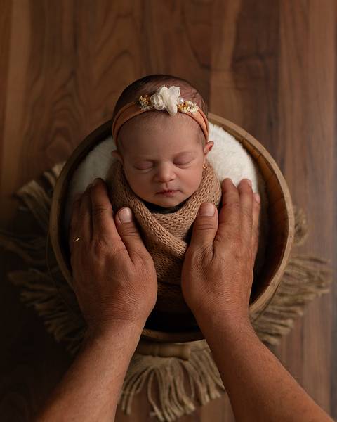 Bebê recém-nascida em ensaio Newborn'