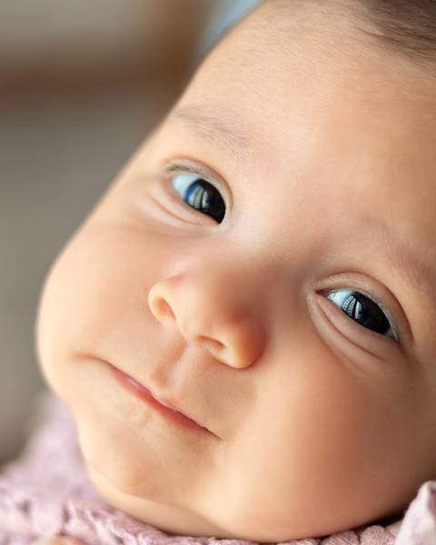 Ensaio de acompanhamento mensal. Bebê de 3 meses.'