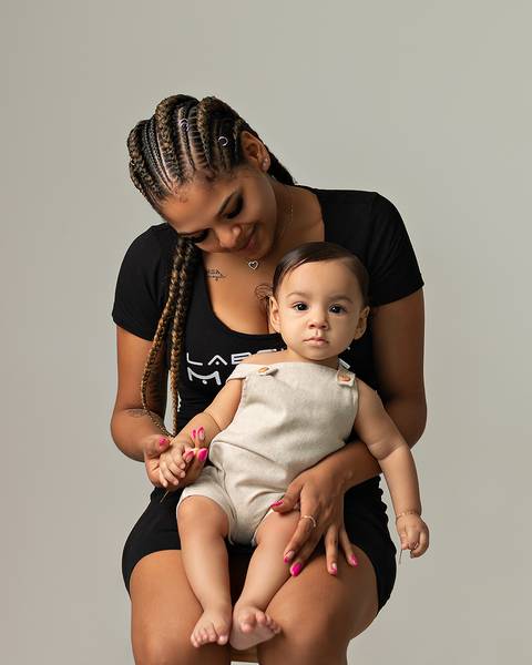 bebê em ensaio de acompanhamento mensal aos 7 meses'