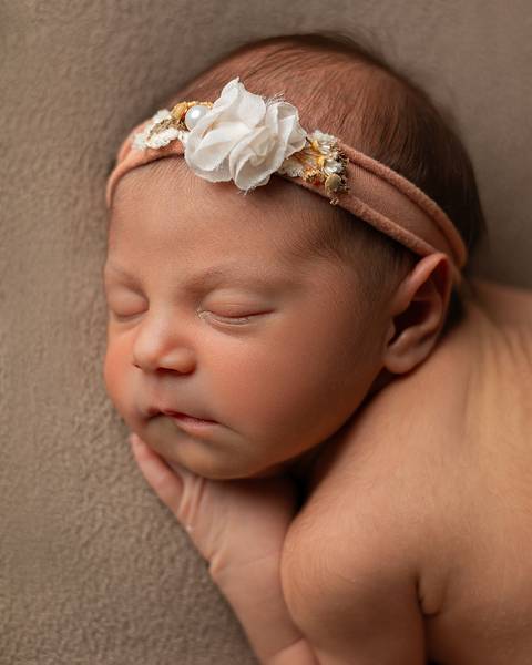 Recém-nascida em ensaio Newborn em estúdio'