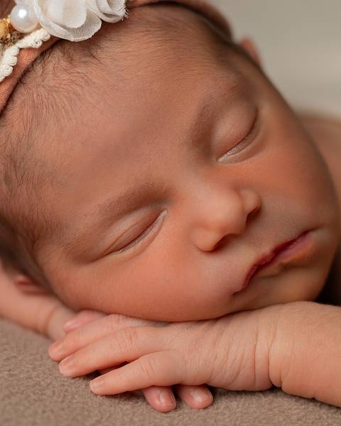 Recém-nascida em ensaio Newborn em estúdio'