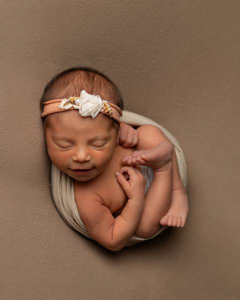 Recém-nascida em ensaio Newborn em estúdio'