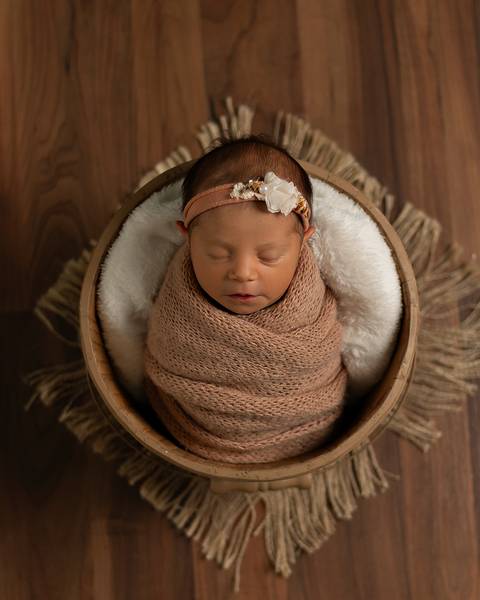 Recém-nascida em ensaio Newborn em estúdio'