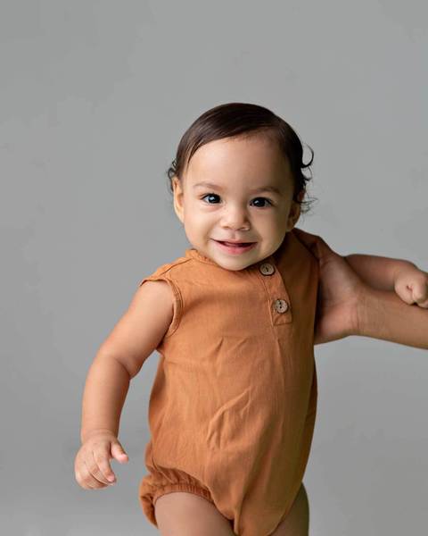 Bebê em ensaio de acompanhamento. 8 meses de Mathias'