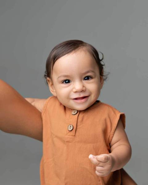 Bebê em ensaio de acompanhamento. 8 meses de Mathias'