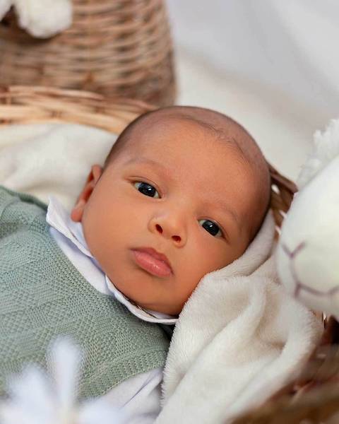 Ensaio de acompanhamento. Bebê de 1 mês'