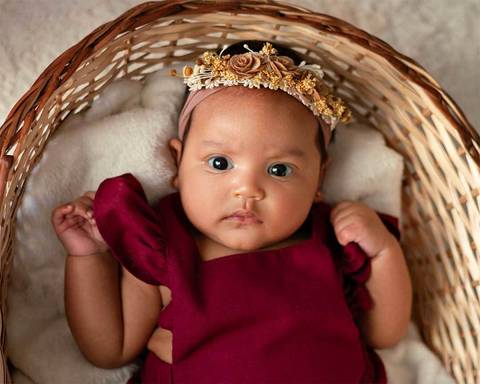 Menina bebê em ensaio de Páscoa'