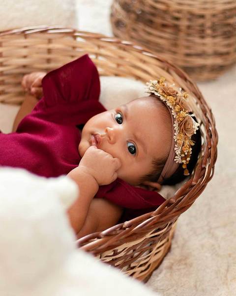 Menina bebê em ensaio de Páscoa'