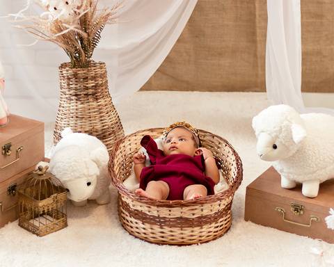 Menina bebê em ensaio de Páscoa'