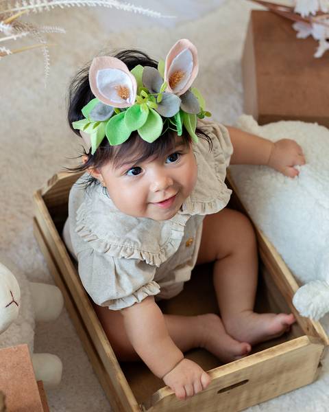 Ensaio de Páscoa de bebê em estúdio'