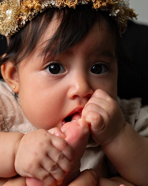 Ensaio de Páscoa de bebê em estúdio'