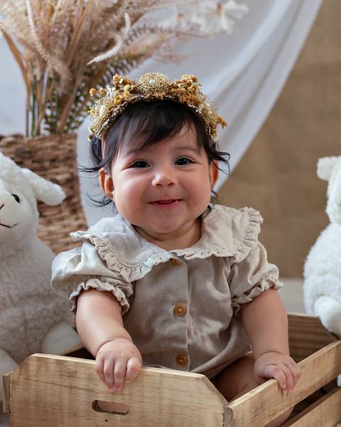 Ensaio de Páscoa de bebê em estúdio'