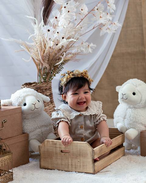 Ensaio de Páscoa de bebê em estúdio'