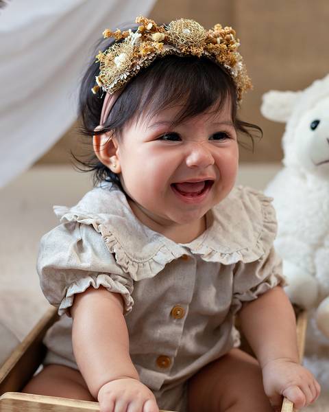 Ensaio de Páscoa de bebê em estúdio'