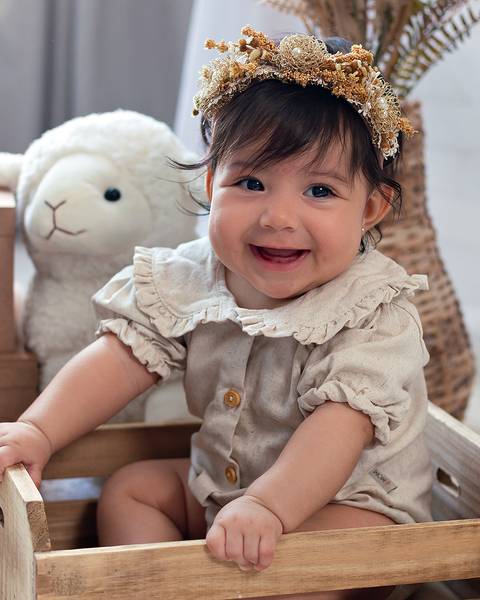 Ensaio de Páscoa de bebê em estúdio'