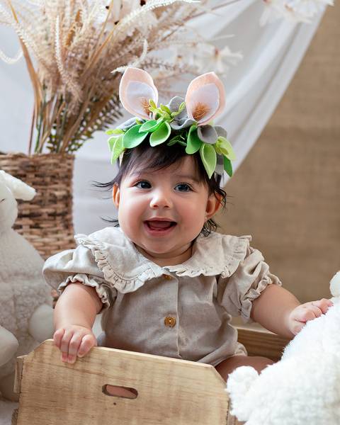 Ensaio de Páscoa de bebê em estúdio'