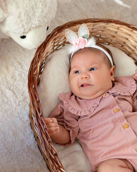 Bebê em ensaio de Páscoa em Estúdio Natal/RN'