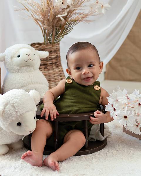 Bebê em ensaio de Páscoa'