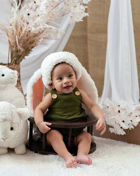 Bebê em ensaio de Páscoa'