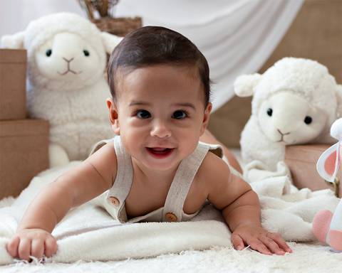 Bebê em ensaio de Páscoa'