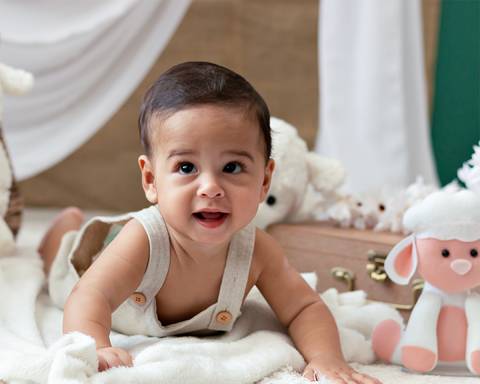 Bebê em ensaio de Páscoa'