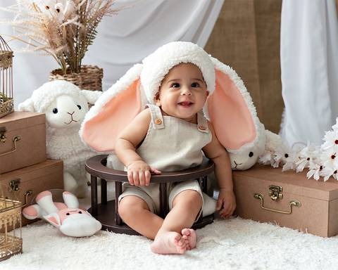 Bebê em ensaio de Páscoa'