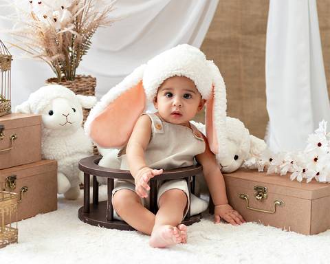 Bebê em ensaio de Páscoa'