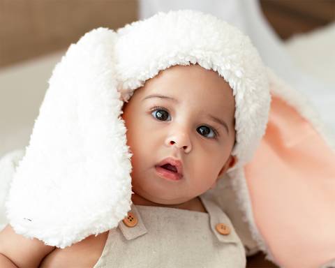 Bebê em ensaio de Páscoa'